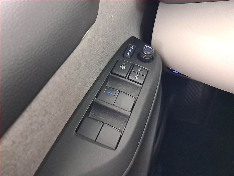 Toyota Yaris (2020) 1.5 VVT-i, Kůže, Tempomat - fotka 15 z 16