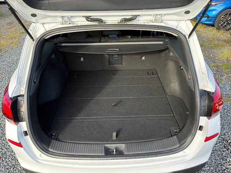 Hyundai i30 (2023) SMART 1.5T-GDI 118kW CZ DPH - fotka 6 z 11