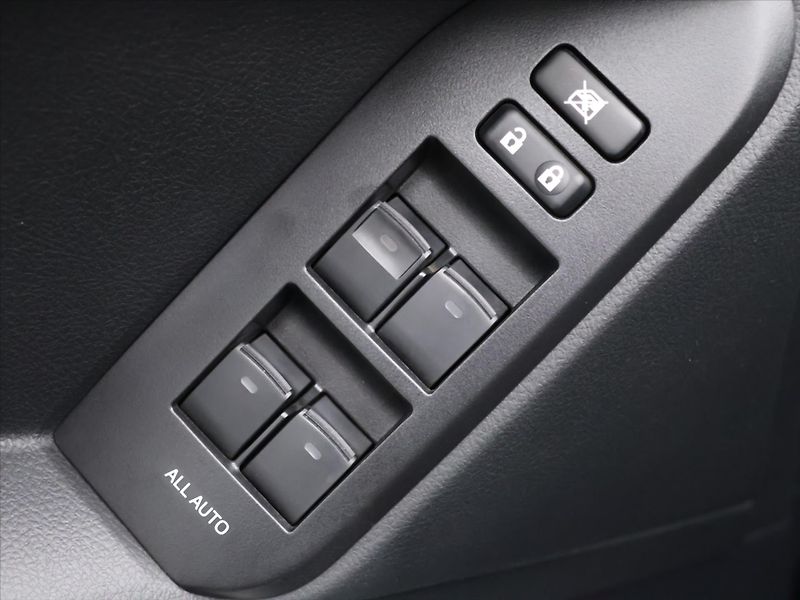 Toyota Land Cruiser 2,8 D-4D 150KW CZ 1.MAJ 4X4 - fotka 15 z 40