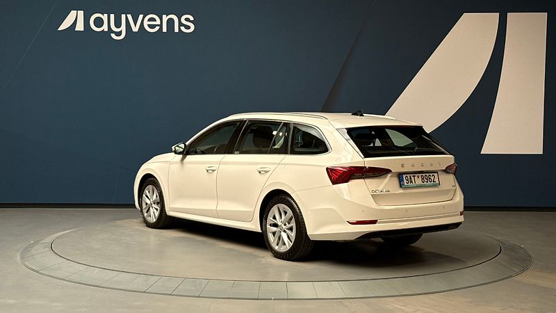Škoda Octavia 2.0 TSI 140kW DSG Style Combi - fotka 3 z 23
