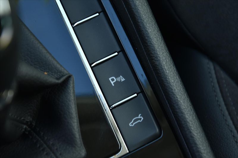 Škoda Superb 2.0 TDI 140kW DSG STYLE ČR - fotka 26 z 32