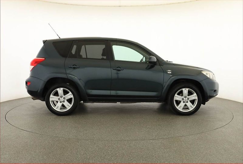 Toyota RAV4 (2006) 2.2 D-CAT, 4X4, Navi - fotka 6 z 20