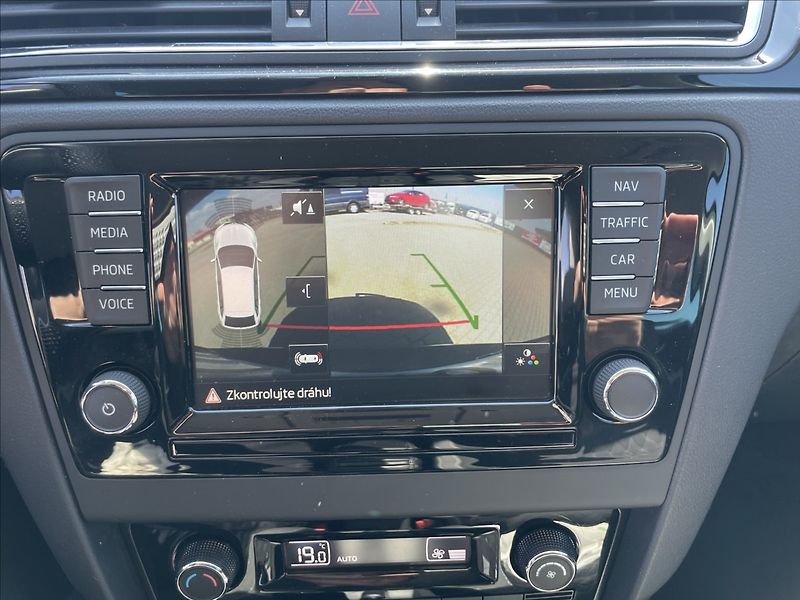 Škoda Rapid 1,2 TSi 66kw Style Radar Klima - fotka 18 z 37