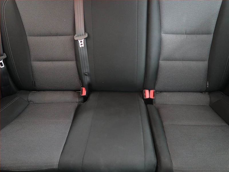 Hyundai i30 (2015) 1.6 MPI - fotka 10 z 14