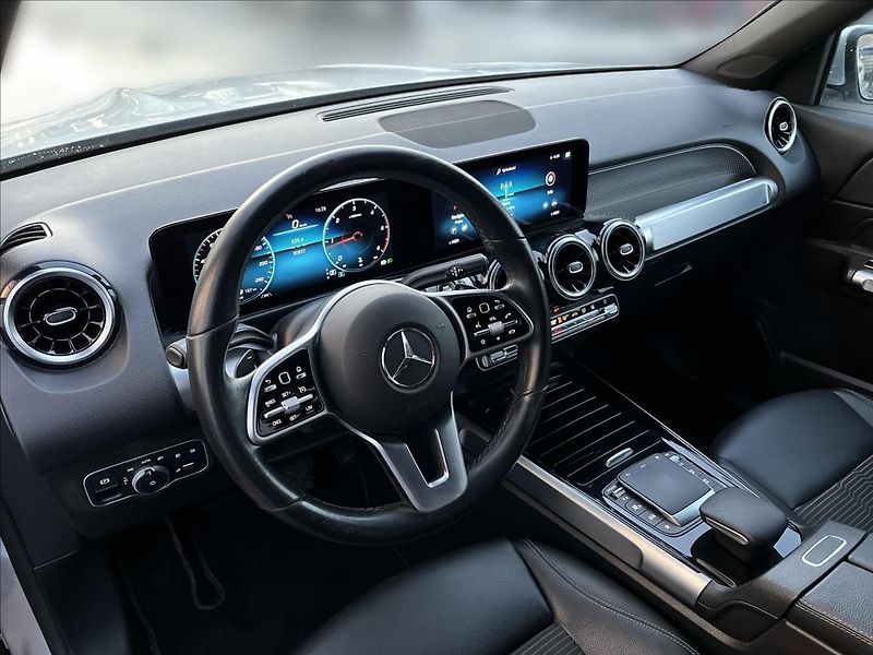 Mercedes-Benz GLB 200d 4MATIC - fotka 9 z 23
