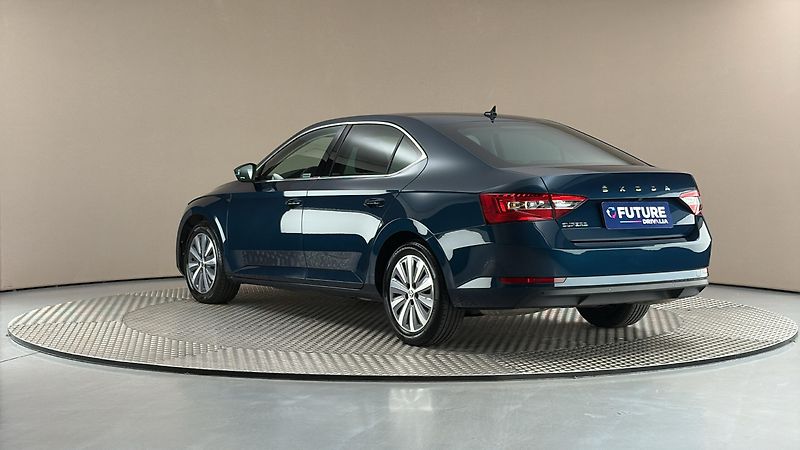 Škoda Superb 2.0 TSI DSG Style - fotka 2 z 28