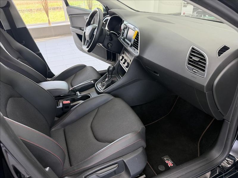 Seat Leon 2,0 TDi, FR-Line, DSG, Navi - fotka 12 z 34