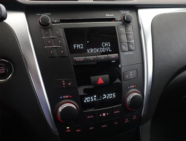 Suzuki Kizashi (2014) 2.4 VVT, Serv.kniha, Xenony - fotka 10 z 16