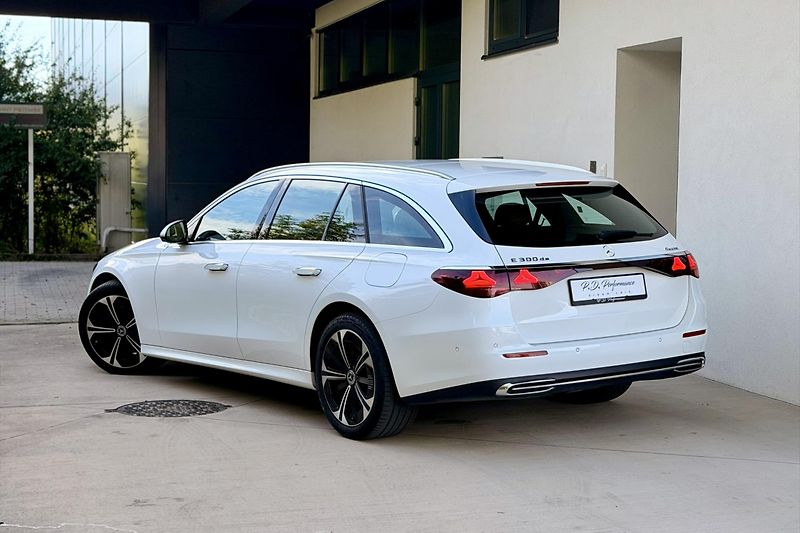 Mercedes-Benz Třídy E (2024) E 300de 4Matic  - fotka 8 z 68