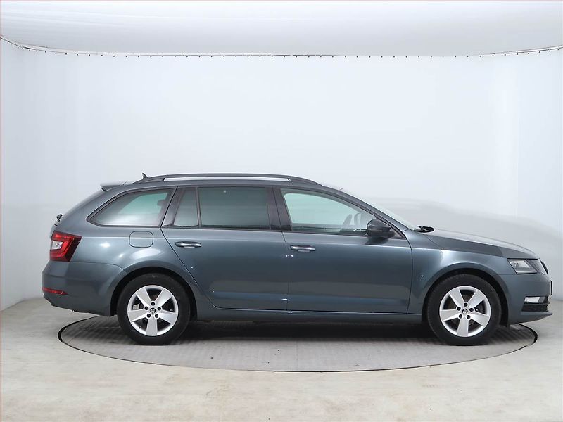 Škoda Octavia (2019) Ambition 1.6 TDI, Serv.kniha - fotka 6 z 14