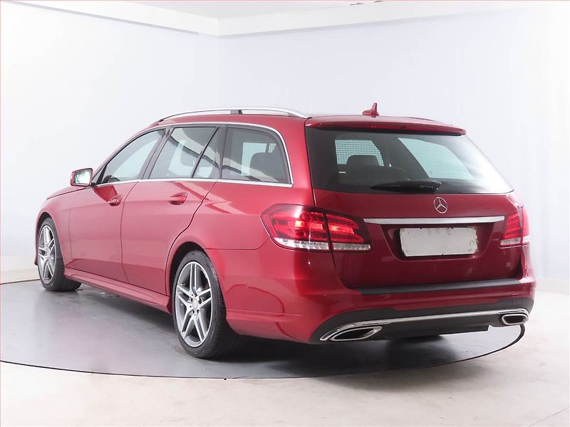 Mercedes-Benz Třídy E (2016) AMG Paket E 250 BlueTEC - fotka 4 z 14