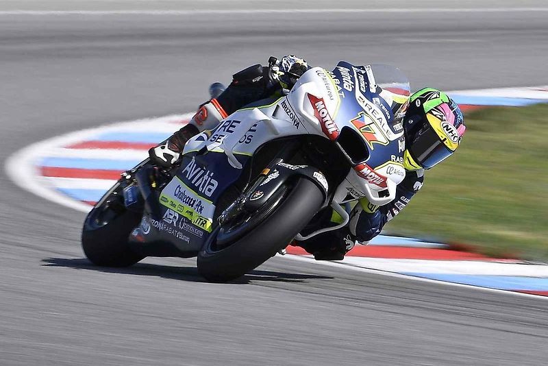 Motocyklová legenda Valentino Rossi při závodě na Masarykově okruhu v roce 2019.
