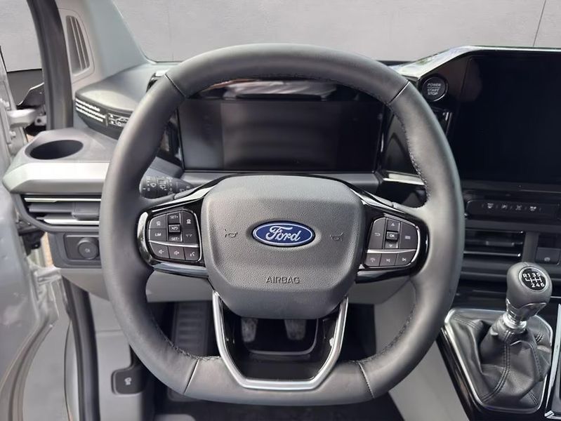 Ford Tourneo Custom Nugget Titanium 320 L1 Manual - fotka 11 z 17