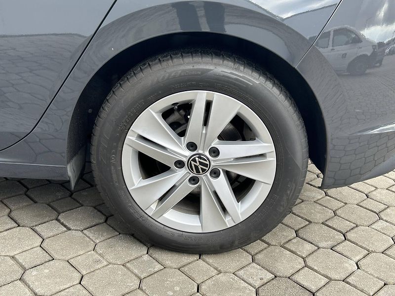 Volkswagen Golf Life 1,0TSi - fotka 20 z 22