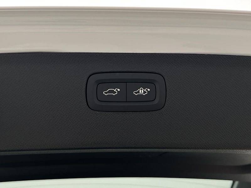 Volvo XC90 (2026) B5 AWD DARK PLUS - fotka 20 z 47