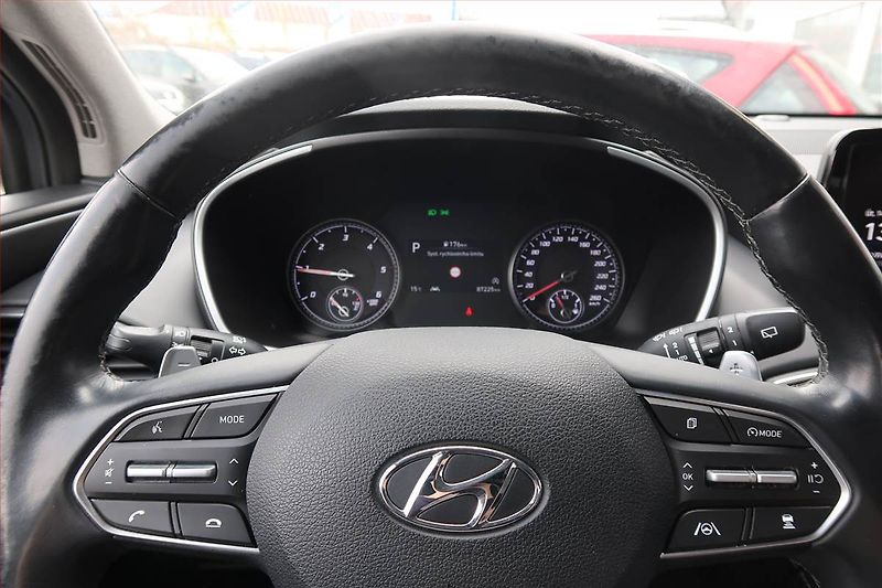 Hyundai Santa Fe (2021) 2.2 CRDi - fotka 17 z 24