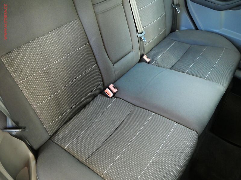 Ford Focus (2009) 2.0i, AC - fotka 12 z 18