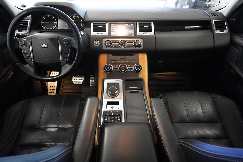 Land Rover Range Rover Sport 3,0D HSE AUTOMAT - fotka 26 z 36