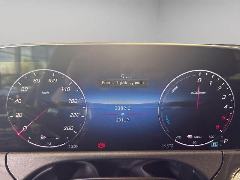 Mercedes-Benz Třídy E (2025) E 300 de 4MATIC sedan - fotka 11 z 20