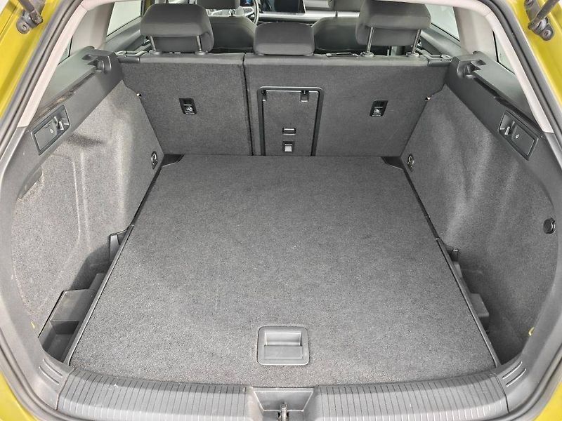 Volkswagen Golf Life 6G 1,5TSi - fotka 23 z 23