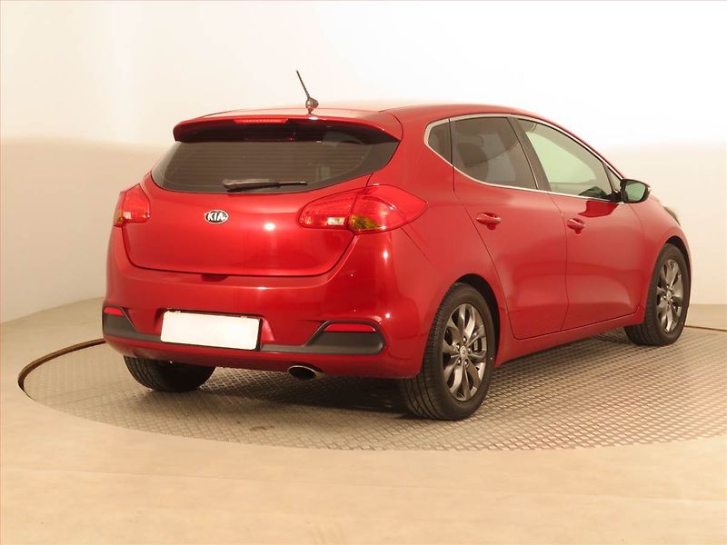 Kia Ceed (2012) Silver 1.4 CVVT, Tempomat - fotka 5 z 15