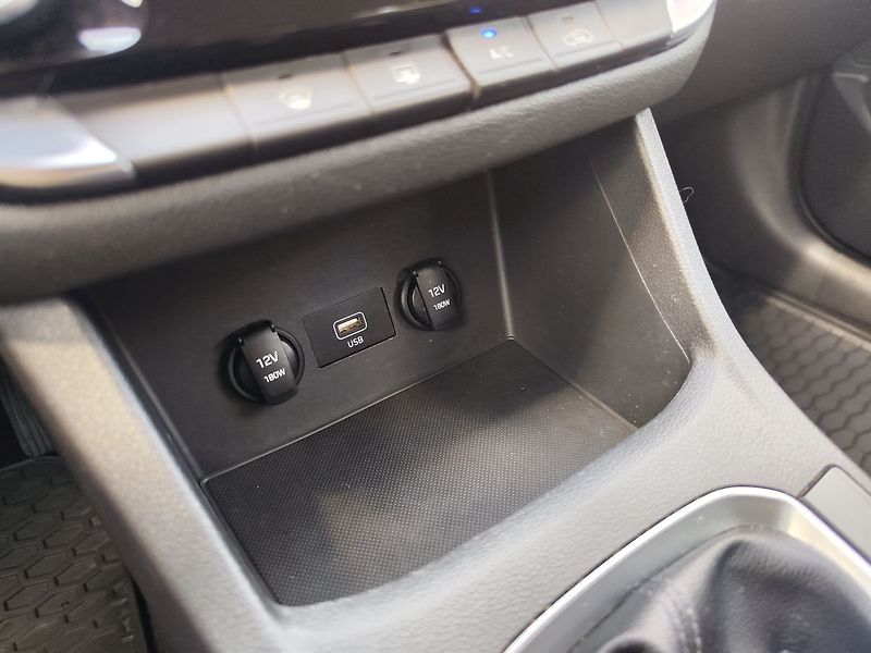 Hyundai i30 1.5i/81kW Start Plus - fotka 16 z 26