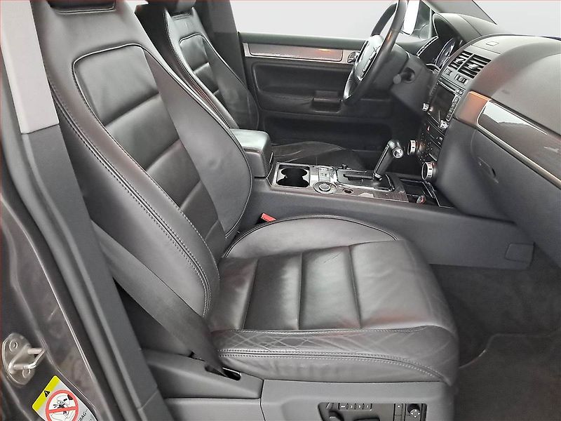Volkswagen Touareg (2008) R-Line 3.0 TDI, 4X4, Automat - fotka 9 z 23