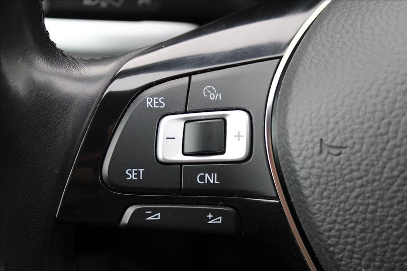 Volkswagen Sharan 2,0 TDI  NAVIGACE,TAŽNÉ - fotka 20 z 33