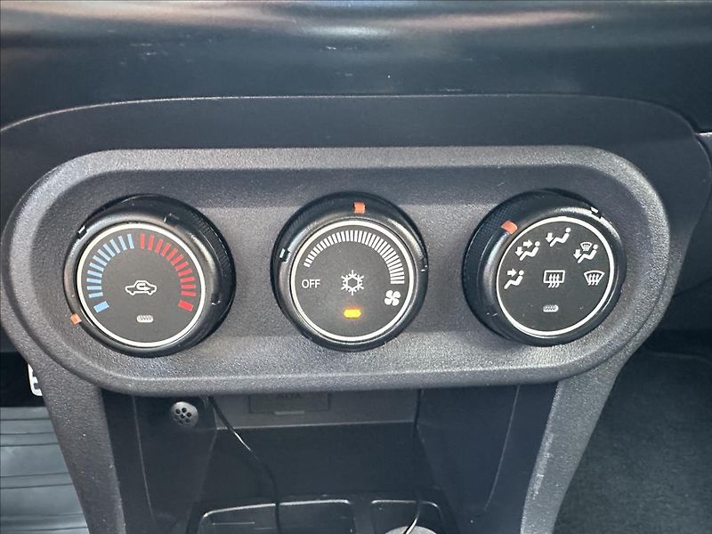 Mitsubishi Lancer 1,6 1.majitel.,Top stav - fotka 17 z 21