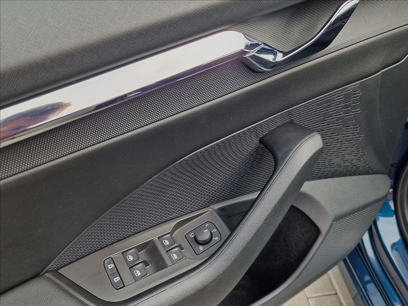 Škoda Octavia 2.0 TDI Style Combi,ČR,1.Maj. - fotka 37 z 48
