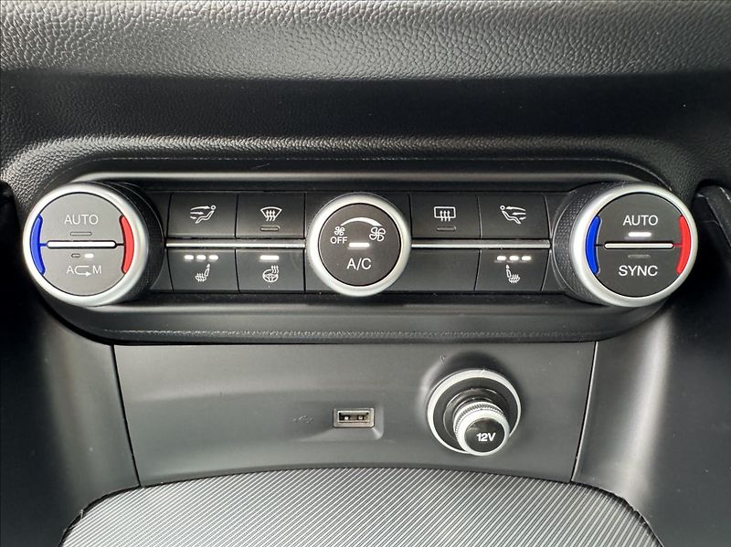 Alfa Romeo Stelvio 2,0 T 206kW Q4 AT8 ZF 4X4 - fotka 34 z 50