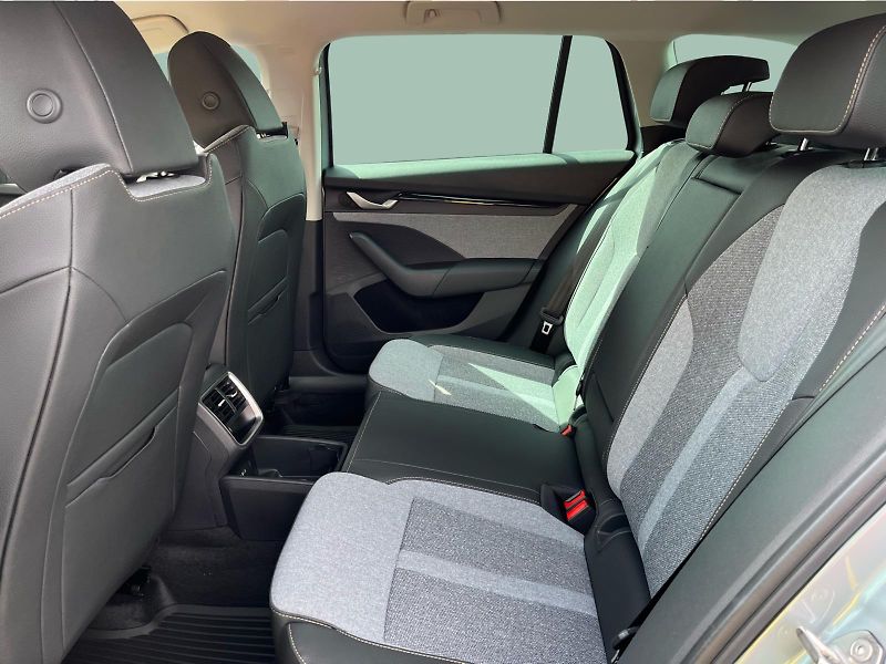 Škoda Octavia 2.0TDI TOP SELECTION - fotka 12 z 25