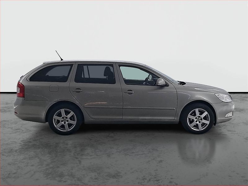Škoda Octavia (2011) 1.6 TDI, Tempomat - fotka 6 z 15