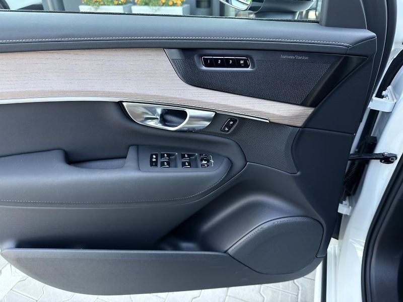 Volvo XC90 T8 AWD // PLUS DARK// PANORAMA - fotka 10 z 53