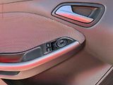 Ford Focus (2013) 1.6TDCi, 2.maj, AC, tempo - náhled 12