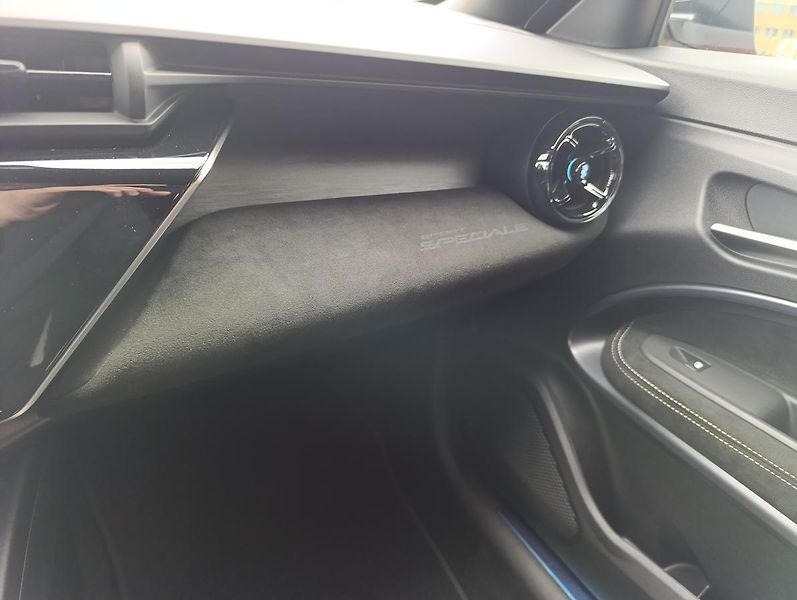 Alfa Romeo Junior (2026) Sport Speciale 1.2 Turbo Hybr. - fotka 34 z 34