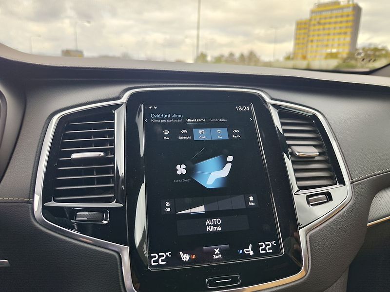 Volvo XC90 B5 2.0/173kW Inscription AT 4x - fotka 28 z 46