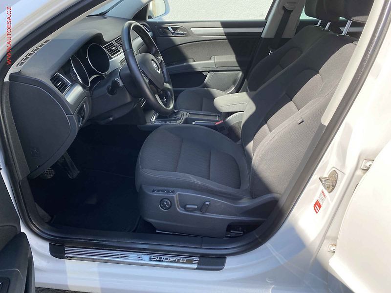 Škoda Superb (2015) 1.6 TDi, Ambition, TZ, panor - fotka 9 z 17