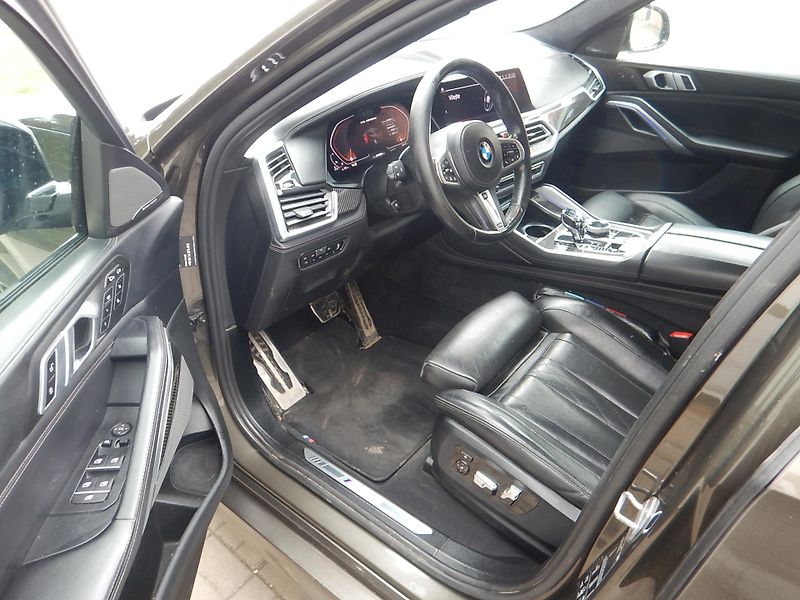 BMW X6 M50D - fotka 9 z 31