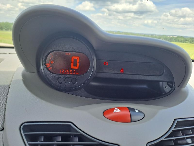 Renault Twingo 1.2 2 x KOLA, KLIMA - fotka 17 z 21
