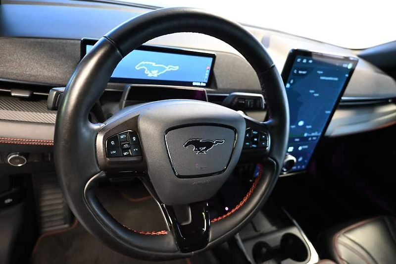 Ford Mustang Mach-E (2022) PREMIUM 258 KW AWD Matrix LED - fotka 13 z 45