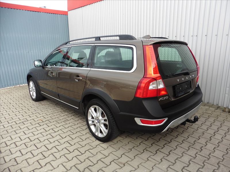 Volvo XC70 2,4 D Summum AWD, Navi... - fotka 3 z 16
