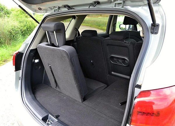 Kia Carens.