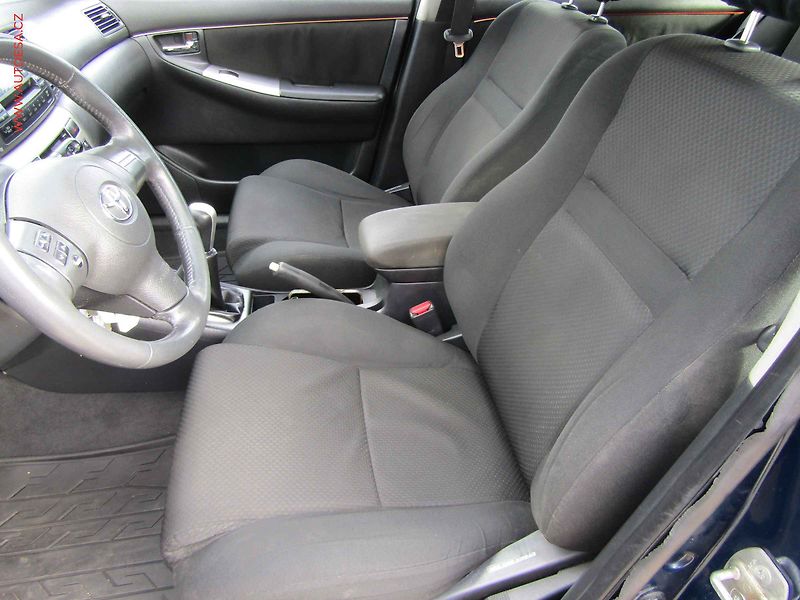 Toyota Corolla (2006) 2.0 D-4D, AC, park.čidla - fotka 8 z 18