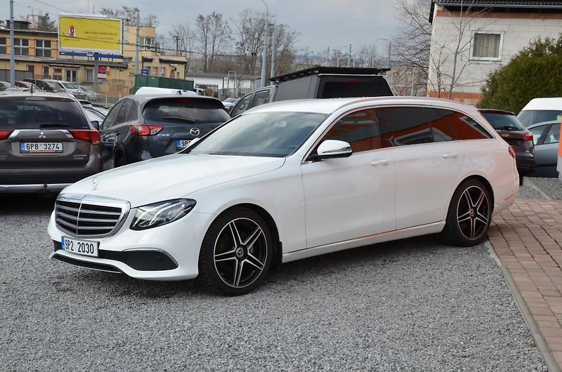Mercedes-Benz Třídy E (2019) E 220d // REZERVOVÁNO // - fotka 3 z 46