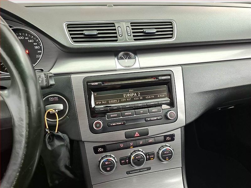 Volkswagen Passat (2012) 1.6 TDI, Park. senzory - fotka 12 z 15