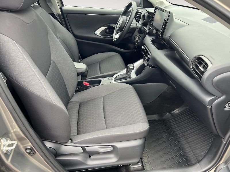 Toyota Yaris (2023) HYBRID 85kW e-CVT STYLE CZ - fotka 15 z 23