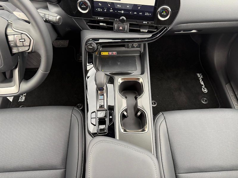 Lexus NX 350h 2,5 HSD e-CVT Executive 4×4 E- - fotka 22 z 29