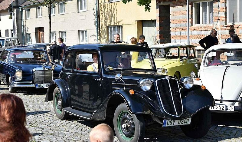 Nablýskaní veteráni projížděli v sobotu celým jihem Prostějovska. Konala se zde tradiční Veterán rallye. 17.6. 2023