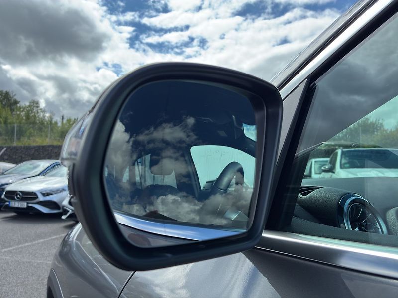 Mercedes-Benz GLA 200 d - fotka 23 z 28